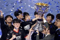 街头篮球》宇宙探险队版本上线：宇宙主题球场亮相，限定皮肤福利活动开启！